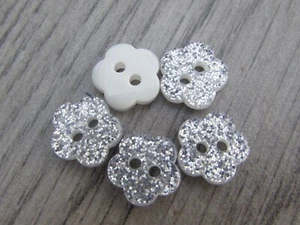 15mm Silver Glitter Flower Buttons 2 Hole Sew On In Pack sizes of 5, 10 or 20 - Picture 1 of 1