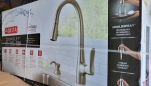Delta Dunsley Single-Handle Deck Mount Pull-Down Kitchen Faucet - Spotshield... - Picture 1 of 2