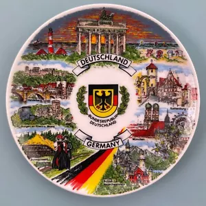 DEUTSCHLAND🇩🇪KERAMIKPLATTE 95mm✅HAUPTARCHITEKTUR VISIERE MIT FAHNE UND WAPPEN - Bild 1 von 3
