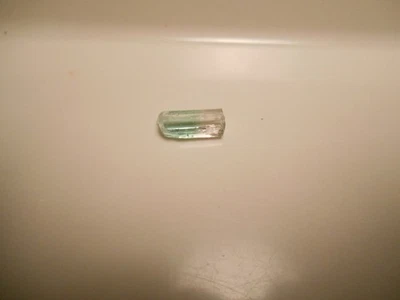 Turmalina facetada áspera.  bicolor verde-rosa. 3,6 cts. limpio.. Afganistán. Foto 1 de 2