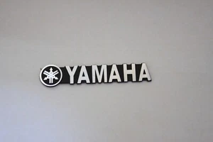 Für Ersatz YAMAHA Aluminium Silber Logo Abzeichen 48 mm (1-7/8") x 9 mm (3/8") - Bild 1 von 2