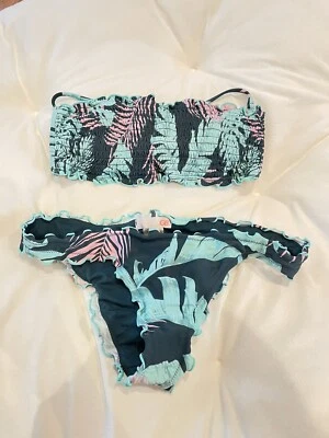 ENVÍO GRATUITO (COMPRADO POR $100) TRAJE DE BAÑO DILLARDS S LIGERAMENTE USADO PARTE SUPERIOR E INFERIOR M Foto 1 de 4