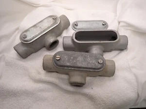 Set of 3! Appleton T37 Conduit Outlet Body 1" form 7 with cap/covers - Picture 1 of 8