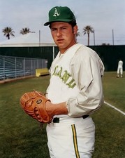 HALL OF FAME GREAT CATFISH HUNTER  A'S ACE PITCHER IN THE 70'S 8 x10 PHOTO   