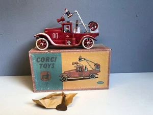 50’s Corgi Toys 1008 Vintage Tin Toys Wind up Fire Chief car + original box - Bild 1 von 12