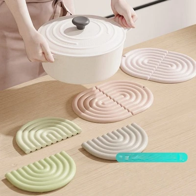 Foldable silicone placemat for home dining table, silicone anti-scalding table - Image 1 of 4