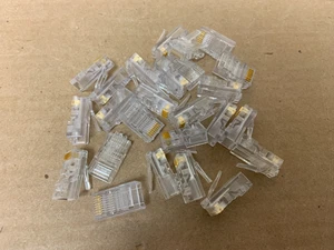 Neu Tasche mit 25 Tyco AMP TCat5e RJ45 Ethernet Netzwerk Modular Stecker Stecker Stecker - Bild 1 von 5