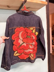 Chicos Denim Größe 2 Funky auffällige Blumen bestickt Jacke Knopfleiste - Bild 1 von 10