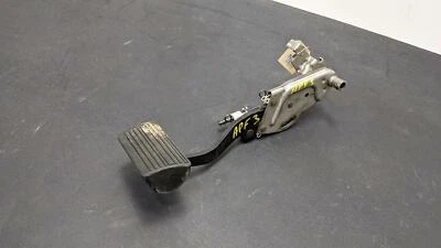 Pedal de freno Chevrolet Suburban 2016 84378256 2015 2017 2018 2019 2020 Foto 1 de 4