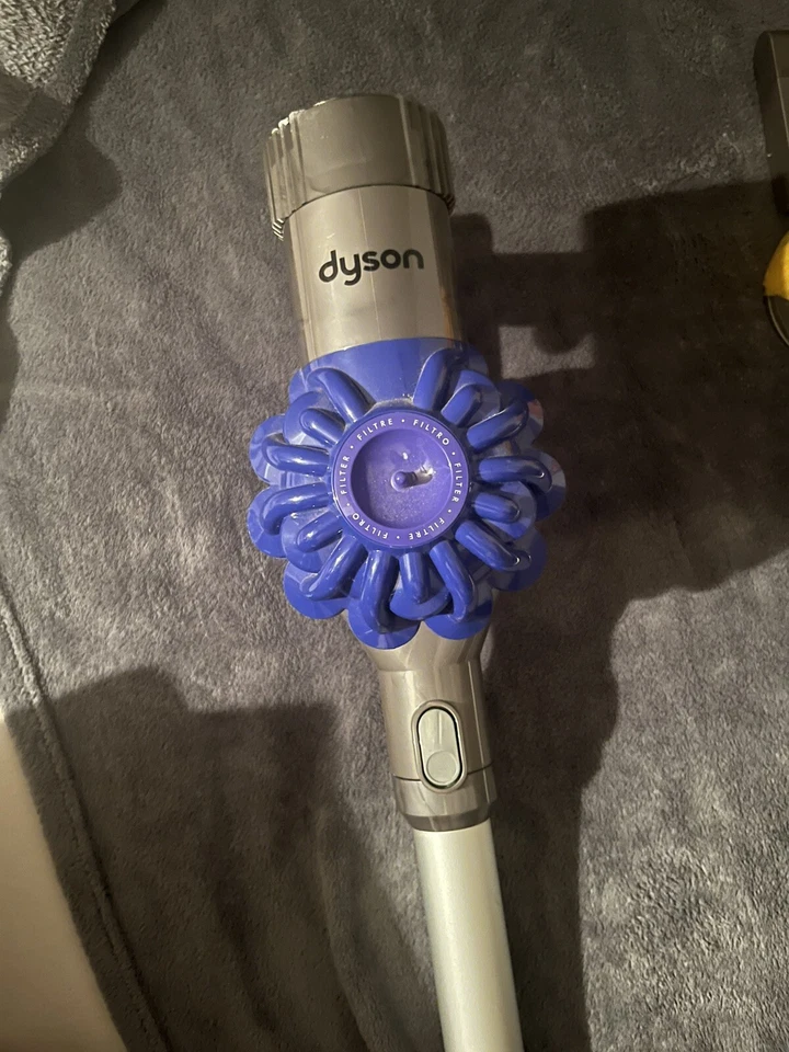 Akku-Staubsauger Dyson V8 Absolute - gebraucht. Ohne Lade Kabel Und Mit Spuren - Bild 1 von 1