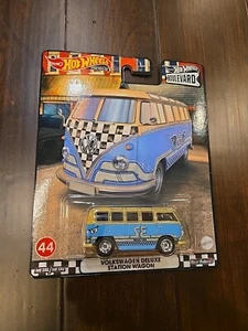 HOT WHEELS BOULEVARD # 44 - VOLKSWAGEN DELUXE STATION WAGON WITH REAL RIDERS - Picture 1 of 4