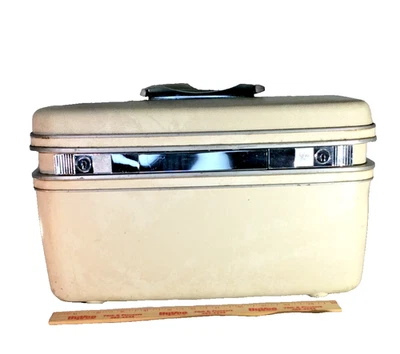 复古白色新秀丽硬壳火车箱 - 1970 年代 — 第 1/4 张图片