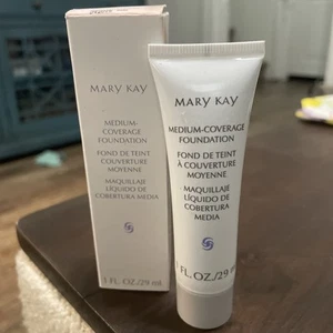 New In Box Mary Kay Medium Coverage Foundation Bronze 600 Normal/Oily -Gray Cap - Picture 1 of 1