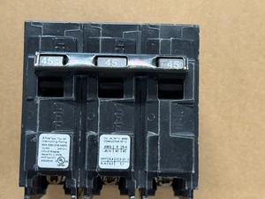 Interruttore automatico SIEMENS Q345 3 poli 45 AMP tipo QP - Nuovo. - Foto 1 di 5
