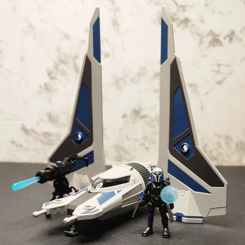 Star Wars Action Fleet Bo-Katan Action Figure & Madalorian Gauntlet Starfighter Cover