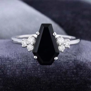 Anillo de compromiso de tres piedras de plata de ley 925 blanco ónix negro en forma de ataúd - Imagen 1 de 6