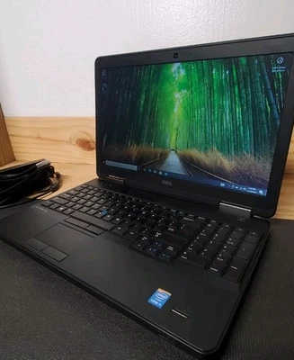 Laptop Dell Latitude E5540 i54300u 500 GB HDD 16 GB Ram Windows 10 Pro DVDRW 15,6 Foto 1 de 4