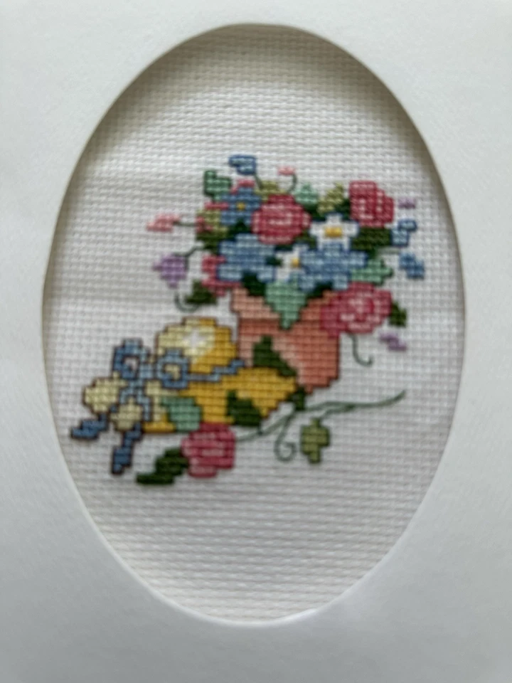 TARJETA PUNTO DE CRUZ TERMINADA COMPLETA ''BONITAS FLORES DE JARDÍN"" Foto 1 de 1