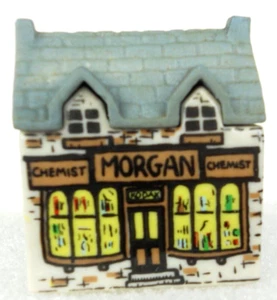 Wade Of England Whimsey On Why Morgan's The Chemist costruzione in miniatura porcellana - Foto 1 di 7