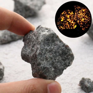 Natürlicher Flammenstein Kristall Feuer Syenit Mineral grob Sodalith UV fluoreszierend - Bild 1 von 10