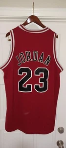 Camiseta Michael Jordan Chicago Bulls #23 Mitchell & Ness Hardwood Classic XXL  - Imagen 1 de 3