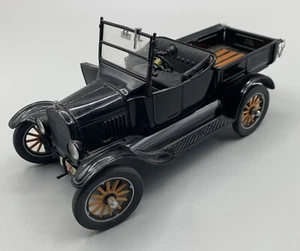 Danbury Mint 1/24 Scale - 1925 Ford Model T Runabout - Black - Picture 1 of 9