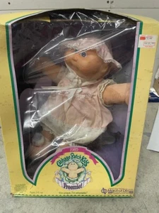 1985 Cabbage Patch Kind Frühchen blaue Augen keine Haare MIT VIEL KLEIDUNG GERINGER VERSAND - Bild 1 von 3