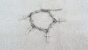 Pulsera con dije cruzado de alambre de púas de púas joyería espina punk rock gótico - Imagen 1 de 2