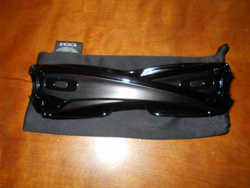 Gafas de sol Oakley Fuel Cell OO9096-01 pulidas y mate marco negro lentes grises Foto 1 de 4