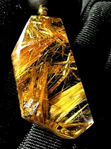 Colgante energético cristal tallado cuarzo rutilado oro natural 32*17*12 mm A+++ - Imagen 1 de 5