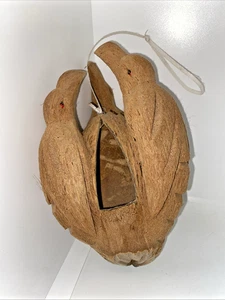 Vintage Volkskunst handgeschnitzt Kokosnussschale Vogelfutterhaus Hängedeko - Bild 1 von 8