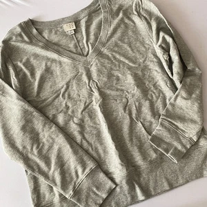A New Day Long Sleeve V-Neck Pullover Sweatshirt Women's Gray Medium NWOT - Picture 1 of 4