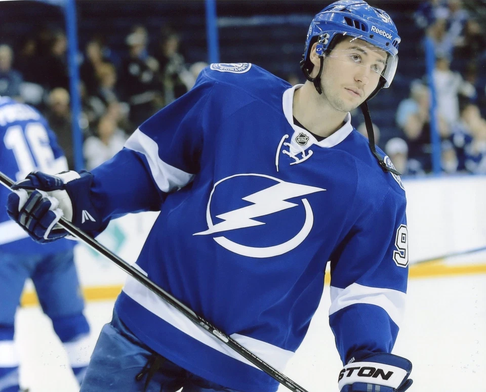 TYLER JOHNSON TAMPA BAY LIGHTNING 8X10 SPORTS PHOTO (CC) - Image 1 of 1
