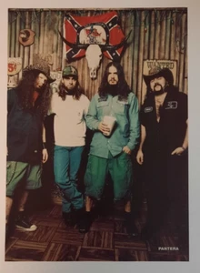 PANTERA ~ Foto de colección de finales de 1990 de la banda DIMEBAG ~ Página de revista PINUP - Imagen 1 de 1