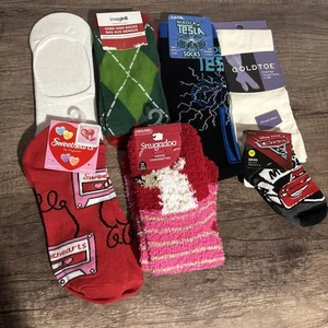 7 neue Paar Socken verschiedene Größen Farbe und Stil - Bild 1 von 2