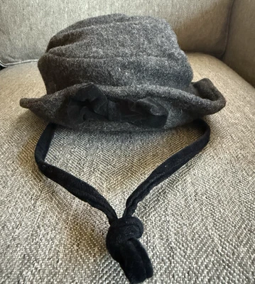De Colección Rothschild Gris Mezcla de Lana Gorro Sombrero Negro Terciopelo Orejeras Talla 6 Cloche Foto 1 de 4