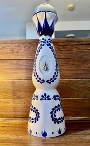 Botella vacía de tequila azul blanco Clase Azul Reposado 750 ml pintada a mano rara - Imagen 1 de 6
