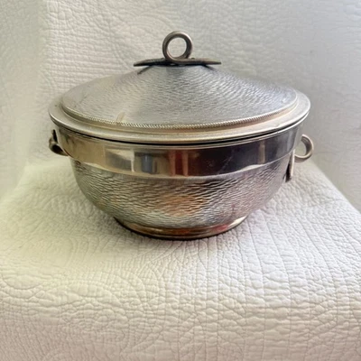 Cuenco para servir plato dividido cubierto de metal martillado vintage con tapa de asas Foto 1 de 4