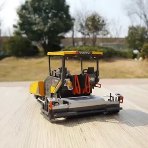 Pavimentadora de Asfalto Modelo VOLVO P6820D Escala 1/50 Juguete NUEVO Juguetes - Imagen 1 de 7