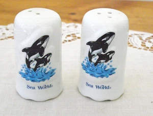 Salero y pimentero de recuerdo de cerámica Sea World Whale ~ - Imagen 1 de 6