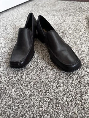 Mocasines bajos vintage con talla 8 cuero marrón academia Y2k años 90 comodidad abuela 🪶 Foto 1 de 4