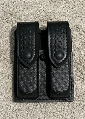 Safariland 77 Double Handgun Magazine Pouch - Image 1 of 2