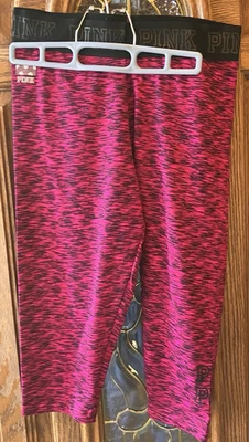 Victoria’s Secret Rosa Ultimate Rosa y Negro Capri Ejercicio Leggings Mujer’s M Foto 1 de 4