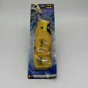 DC BATMAN UTILITY BELT WITH BATARANG AND THROWING STARS - Picture 1 of 5