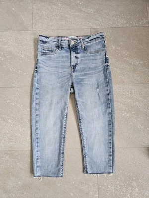 River Island Molly, cut off denim shorts size 8. Slim fit. New without tag - Image 1 of 4