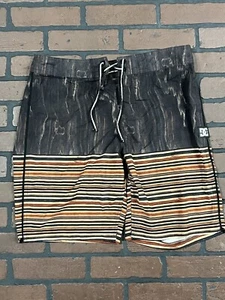 DC Shoes Board Shorts Para Hombre 32 Rayas Negras/Marrones/Doradas Playa Ocean Sur - Imagen 1 de 7