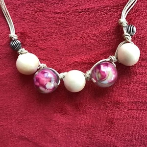 BNWOT Beautiful Hand Crafted Wood And Glass Necklace - Picture 1 of 2