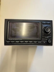 AUDI A4 B6 B7 CONVERTIBLE  RADIO AUDI NAVIGATION PLUS 8H0035192 - Picture 1 of 3