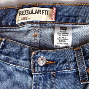 Levis 505 Jeans Mens Blue Denim 38 x 32 Medium Stonewash Straight Leg Reg Fit  - Picture 1 of 9