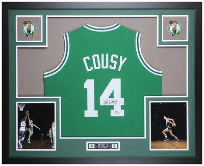 Camiseta deportiva verde autografiada y enmarcada de Bob Cousy de Boston certificada por Beckett Foto 1 de 4